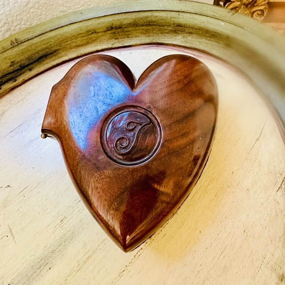 Vintage Wood Heart Box Initial T - Picture 17 of 17